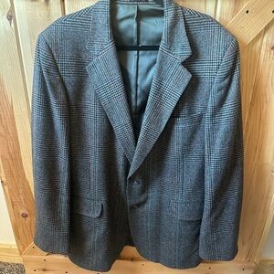 Gray Sport Coat with Subtle Pattern and Notched Lapels